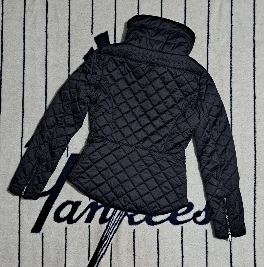 Zara jacket (Category: Coats, Jackets and Outerwear) located in Baguio. Submitted by thriftfit17 (Listing ID 1465101629, Image 2). Description: zara jacket size S php 650 almost new dm if interested 🤙.