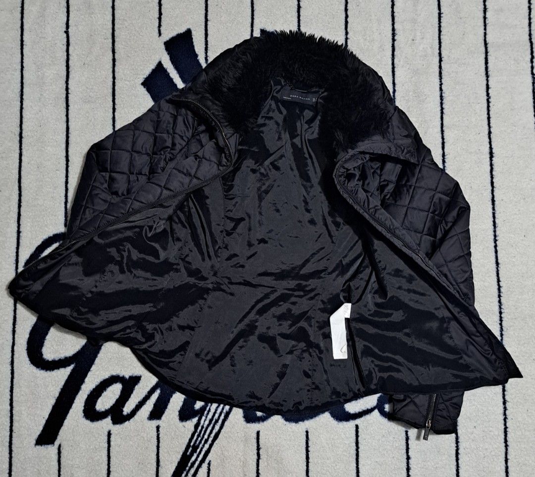Zara jacket (Category: Coats, Jackets and Outerwear) located in Baguio. Submitted by thriftfit17 (Listing ID 1465101629, Image 3). Description: zara jacket size S php 650 almost new dm if interested 🤙.