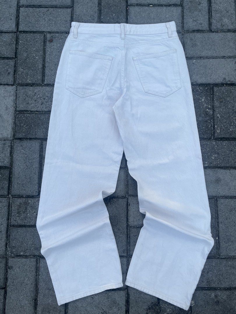 ZARA JEANS (Category: Jeans) located in Manila. Submitted by mikko. (Listing ID 1465115174, Image 2). Description: ZARA JEANS AUTHENTIC WITH TAGS / WASH TAG / CODE GOOD AS NEW! HEAVY, CRISPY CONDITION W - 30 L - 41 H - 9 Womens pero pasok din sa lalake, kita naman sa pic!.