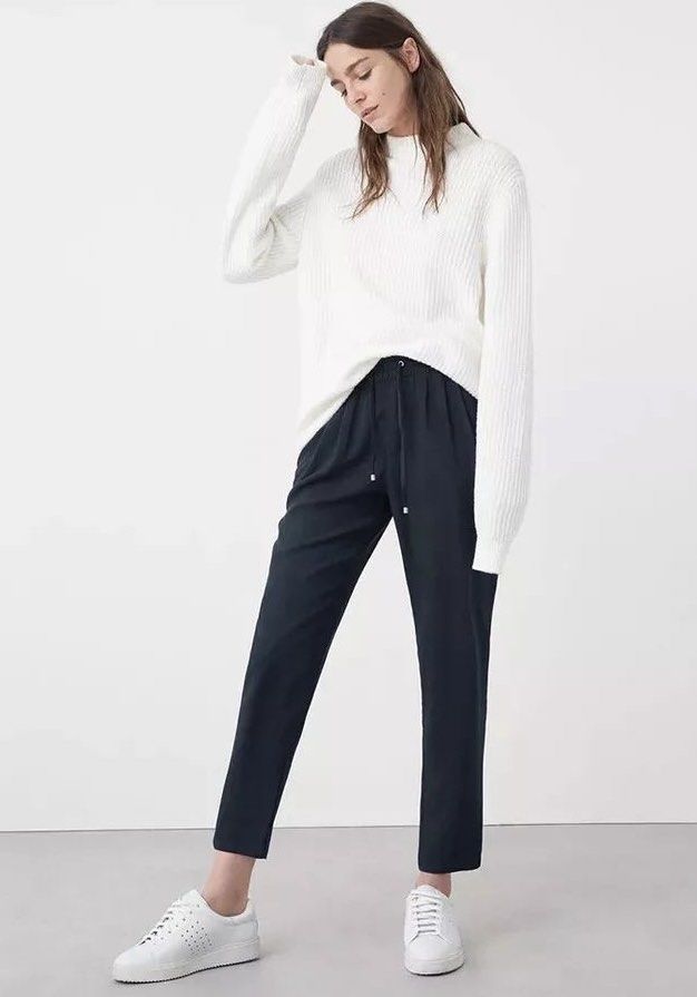 ZARA Loose Navy blue Trouser (Category: Other Bottoms) located in Paranaque City. Submitted by famsale2016 (Listing ID 1465062529, Image 2). Description: Likenew ✨ Size S but can fit up to L - Stretchable, runs big .