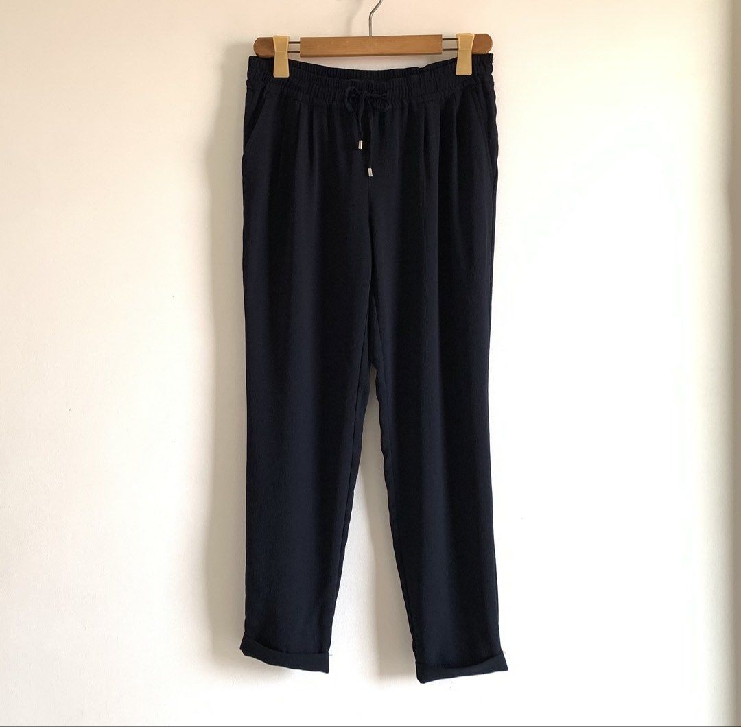 ZARA Loose Navy blue Trouser (Category: Other Bottoms) located in Paranaque City. Submitted by famsale2016 (Listing ID 1465062529, Image 3). Description: Likenew ✨ Size S but can fit up to L - Stretchable, runs big .