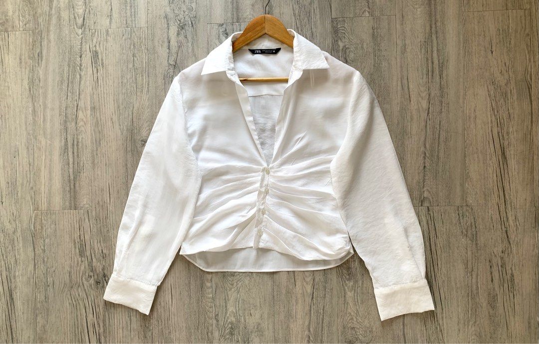 Zara Loose Top (Category: Blouses) located in Paranaque City. Submitted by famsale2016 (Listing ID 1464971765, Image 2). Description: Like new ✨ Size M on tag .