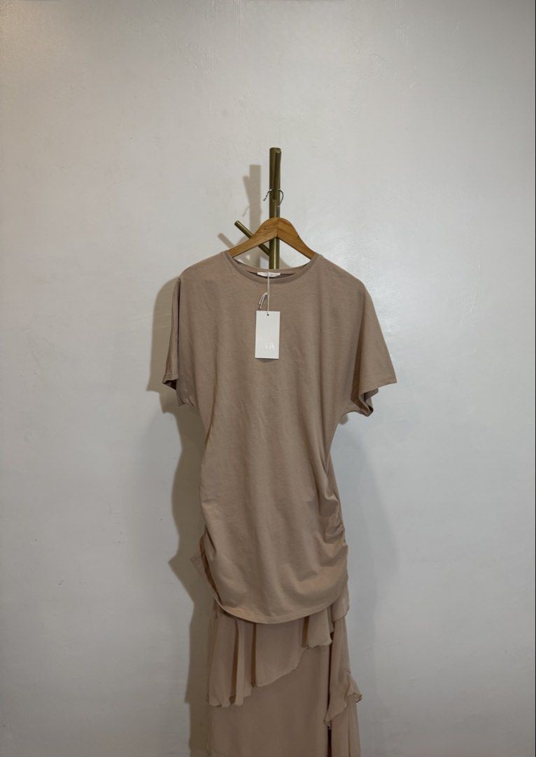 Zara Midi Dress (Category: Dresses) located in Quezon City. Submitted by shopper_xoxo (Listing ID 1465169905, Image 3). Description: Brand new with tag 😊 📦 From Zara Japan 🚚 On hand and ready to ship MOP: GCash and BPI Shipping starts at ₱65 only ✨ .