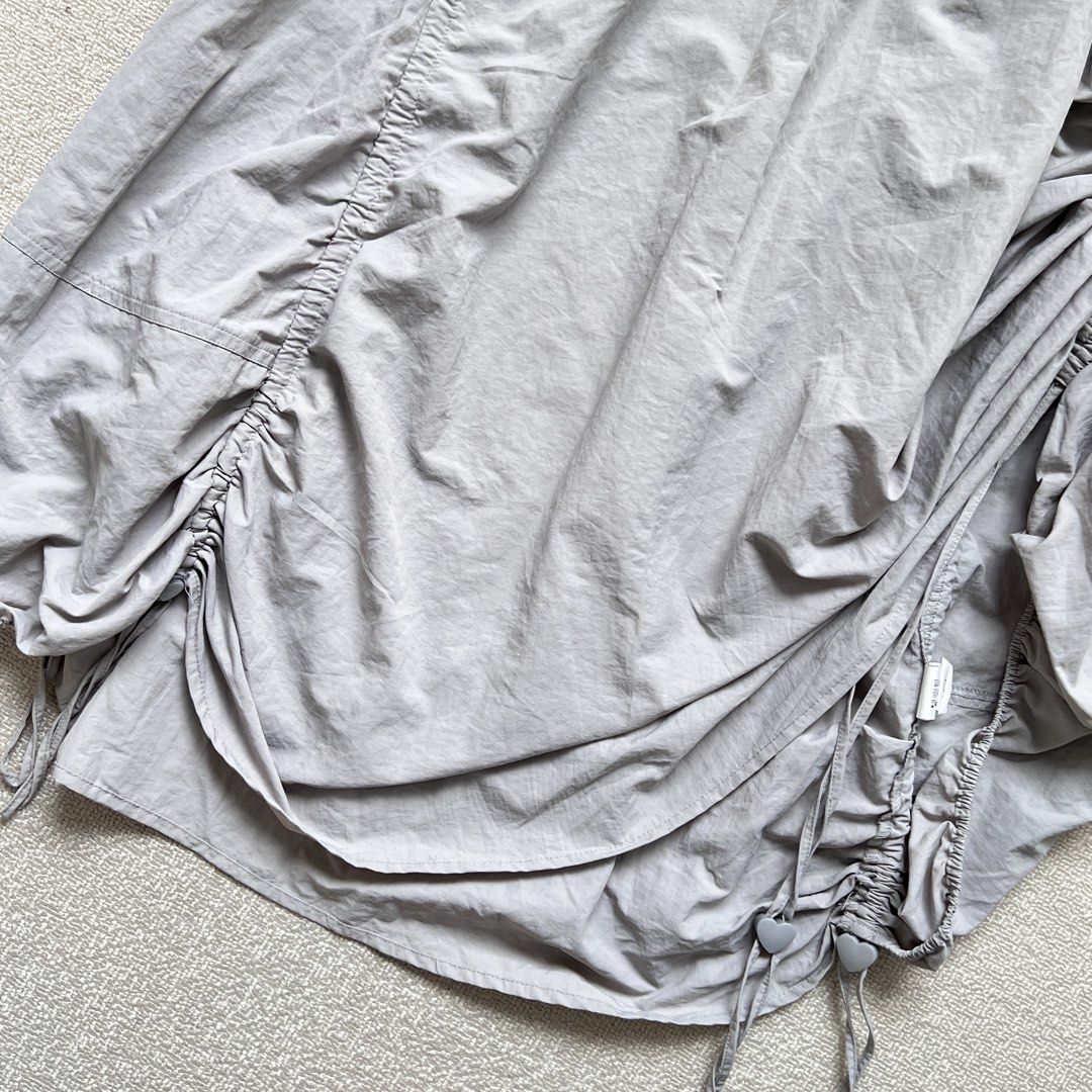 zara ruched bubble maxi skirt (Category: Skirts) located in Limay. Submitted by budolfindsrawrawr (Listing ID 1465081481, Image 3). Description: z4ra ruched bubble maxi skirt - w26/29 l30.5 - in excellent condition .