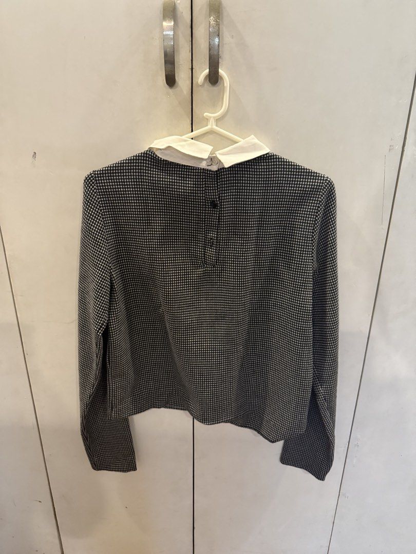 Zara Trafaluc Black White Pattern Long Sleeve Collared Top S (Category: Longsleeves) located in Manila. Submitted by andromedanny (Listing ID 1465009064, Image 3). Description: - Brand: Zara Trafaluc - Size: S - Design: Black and white pattern with contrasting white shirt collar - Features: Long sleeves, button closure at back neckline.