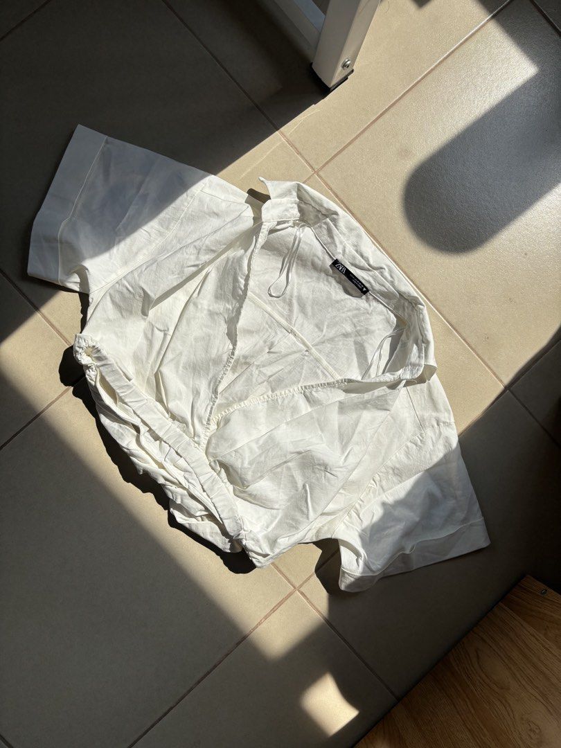 Zara White Collared Wrap Crop Blouse Size M (Category: Blouses) located in Manila. Submitted by therealpaulsebastian.910 (Listing ID 1465026631, Image 1). Description: - Brand: Zara - Style: White crop blouse with collar, wrap front, and gathered hem - Size: M - Material: Lightweight cotton (Made in Turkey) - Condition: Clean, excellent, and ready to wear - Ideal for: Warm weather and casual chic outfits.