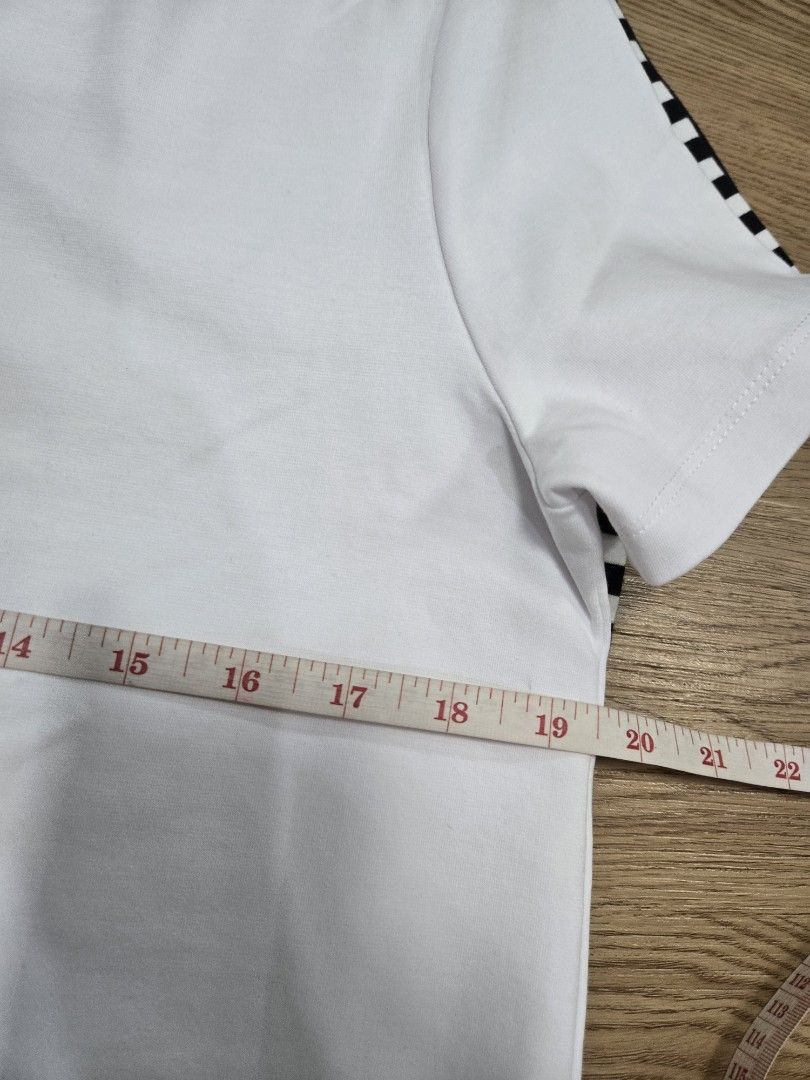Zara white shirt (Category: Shirts) located in Quezon City. Submitted by jen_4kids (Listing ID 1464990465, Image 2). Description: zara white cotton short semi thick stretchable size L.