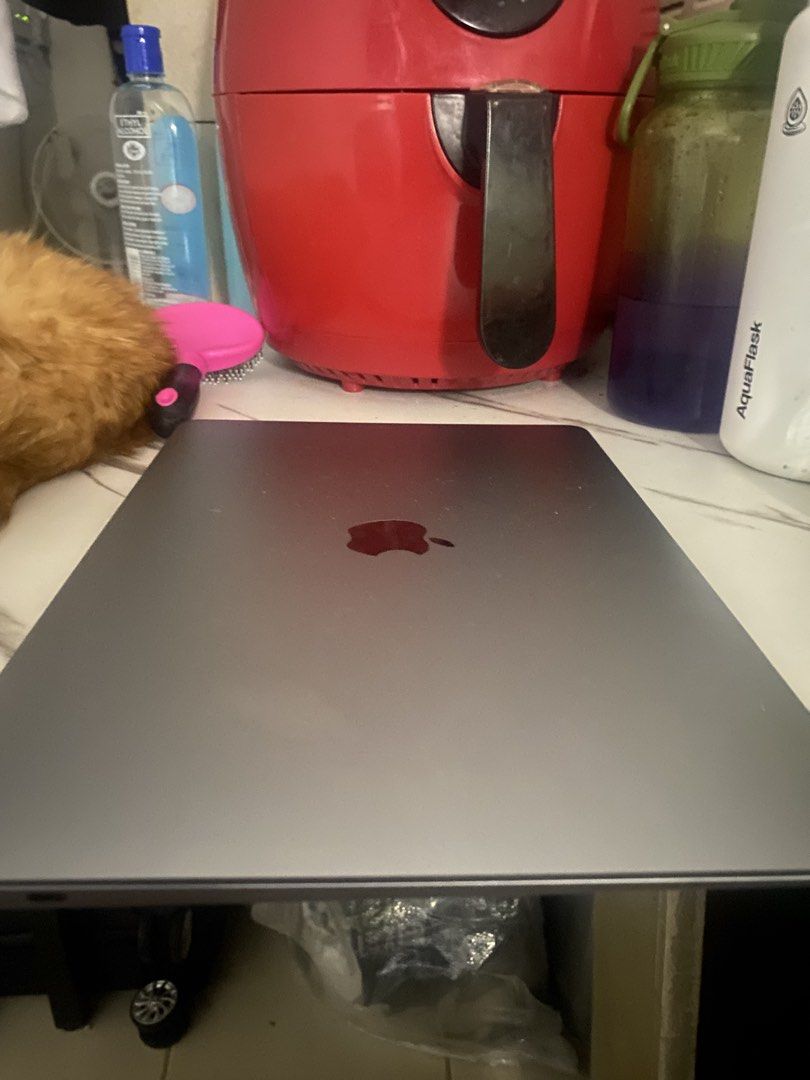 13 inches Macbook Air (Category: Laptops & Notebooks) located in Manila. Submitted by zealbird_eacba7 (Listing ID 1459610725, Image 3). Description: 90% battery health with box and orig charger no issues lightly used no dents and scratches purchased from power mac 1st user DM for offer.