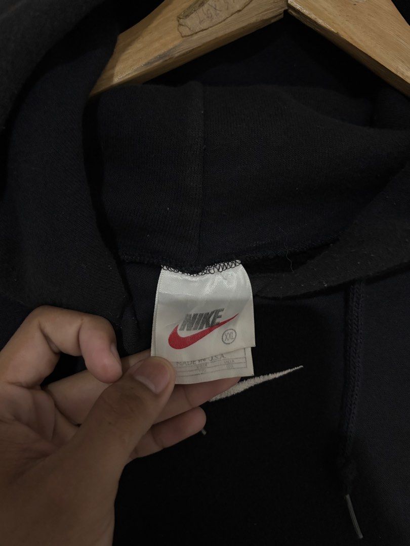 19s nike hoodie (Category: Hoodies) located in Manila. Submitted by kwatrovintage (Listing ID 1459628312, Image 2). Description: RESIZE ISSUE 24x29 19s Legit 1500 .