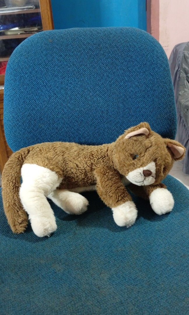 38cm dark brown lying realistic cat stuffedtoys (Category: Plushies & Soft Toys) located in Echague. Submitted by manikaisabelavarietyshop (Listing ID 1459611982, Image 3). Description: 38cm dark brown lying realistic cat stuffedtoys.