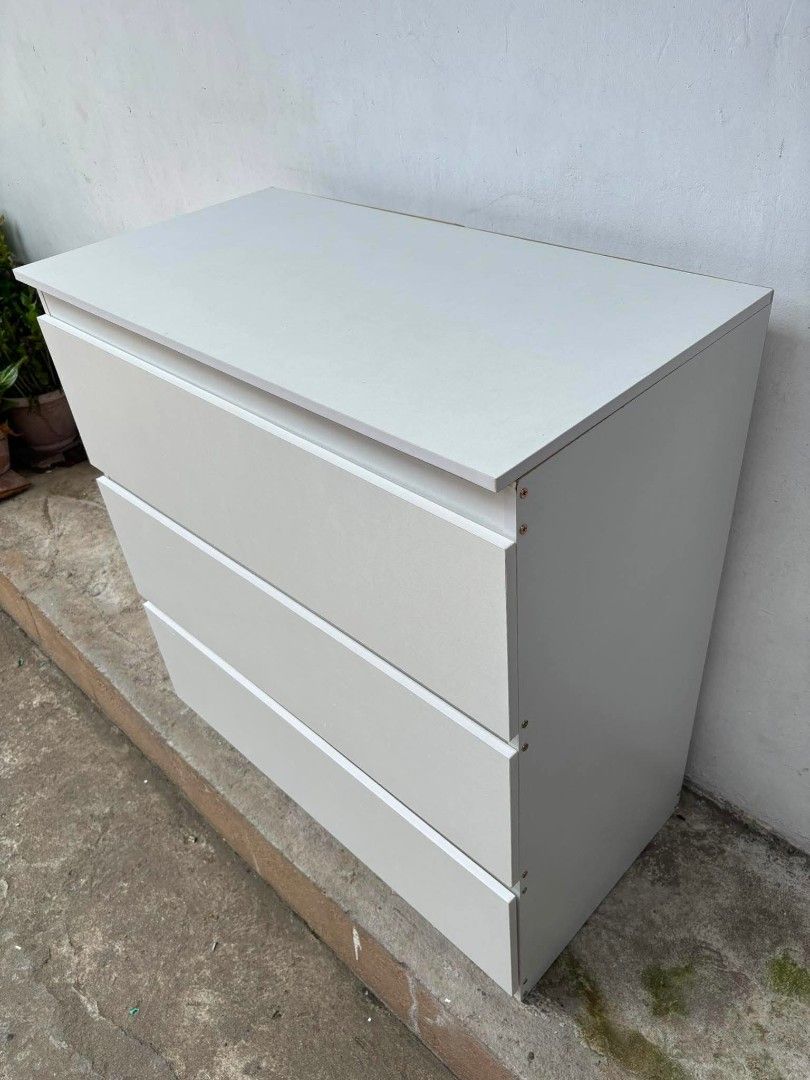 3L chest drawer (Category: Shelves, Cabinets & Racks) located in Manila. Submitted by dolorchris69891 (Listing ID 1459568240, Image 3). Description: 3L chest drawer Size 79*40*89cm 3700 ASSEMBLED MALAKI SA PERSONAL, MALALIM YUNG KADA DRAWER NYA. Madami mailalagay. 🤗.