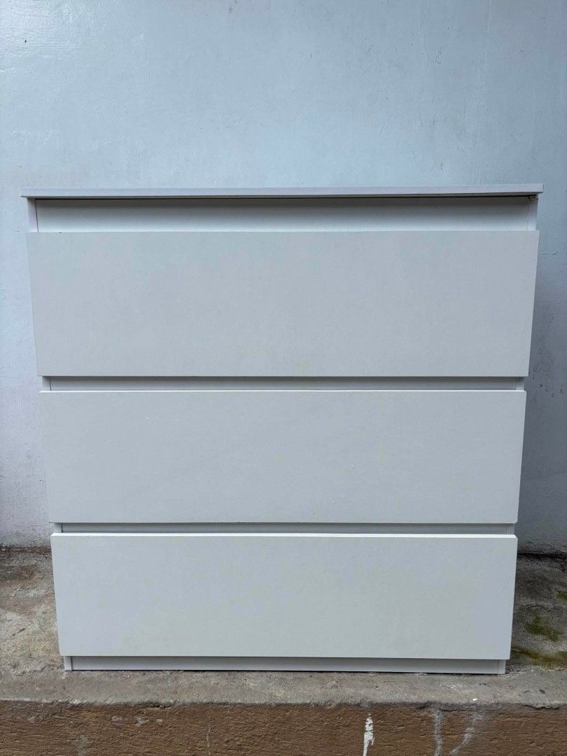 3L chest drawer (Category: Shelves, Cabinets & Racks) located in Manila. Submitted by dolorchris69891 (Listing ID 1459568240, Image 1). Description: 3L chest drawer Size 79*40*89cm 3700 ASSEMBLED MALAKI SA PERSONAL, MALALIM YUNG KADA DRAWER NYA. Madami mailalagay. 🤗.