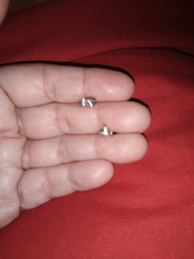925 silver earrings heart (Category: Earrings) located in Quezon City. Submitted by eidorableshop (Listing ID 1459587342, Image 1). Description: .