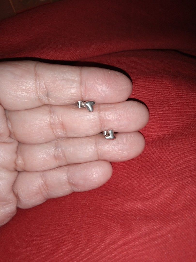 925 silver earrings heart (Category: Earrings) located in Quezon City. Submitted by eidorableshop (Listing ID 1459587342, Image 2). Description: .