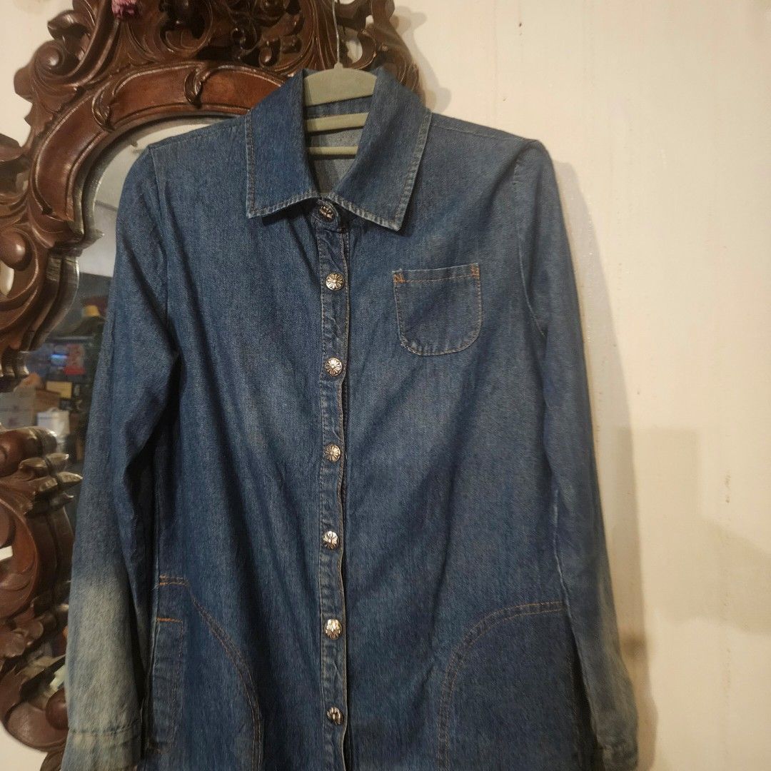 💙 PRE-LOVED DENIM — FOR HIM OR HER! 🖤 (Category: Coats, Jackets and Outerwear) located in Manila. Submitted by smartluxeph (Listing ID 1459531524, Image 3). Description: 💙 PRE-LOVED DENIM — FOR HIM OR HER! 🖤 Same jacket, different vibe! These are easy, versatile denim pieces that can be styled feminine, masculine or unisex. 👩🏻👨🏻 1️⃣ Ombré Long Denim Jacket — ₱350 | XL 💙 Blue-to-light ombré wash ✨ Floral metal buttons + statement curved p
