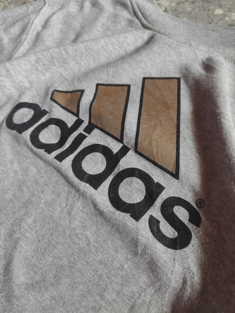 🏷️ Vintage Adidas Pullover Crewneck Sweater (Category: Coats, Jackets and Outerwear) located in Rizal. Submitted by aeons28214 (Listing ID 1459533557, Image 2). Description: 🏷️ Vintage Adidas Pullover Crewneck Sweater 22 width 25 length issue fine lints Price: 350 php ————————— 💸MOP: GCASH PAYMENT FIRST 🚛 COURIER: JNT OR LALAMOVE 📍 LOCATION: RODRIGUEZ RIZAL.