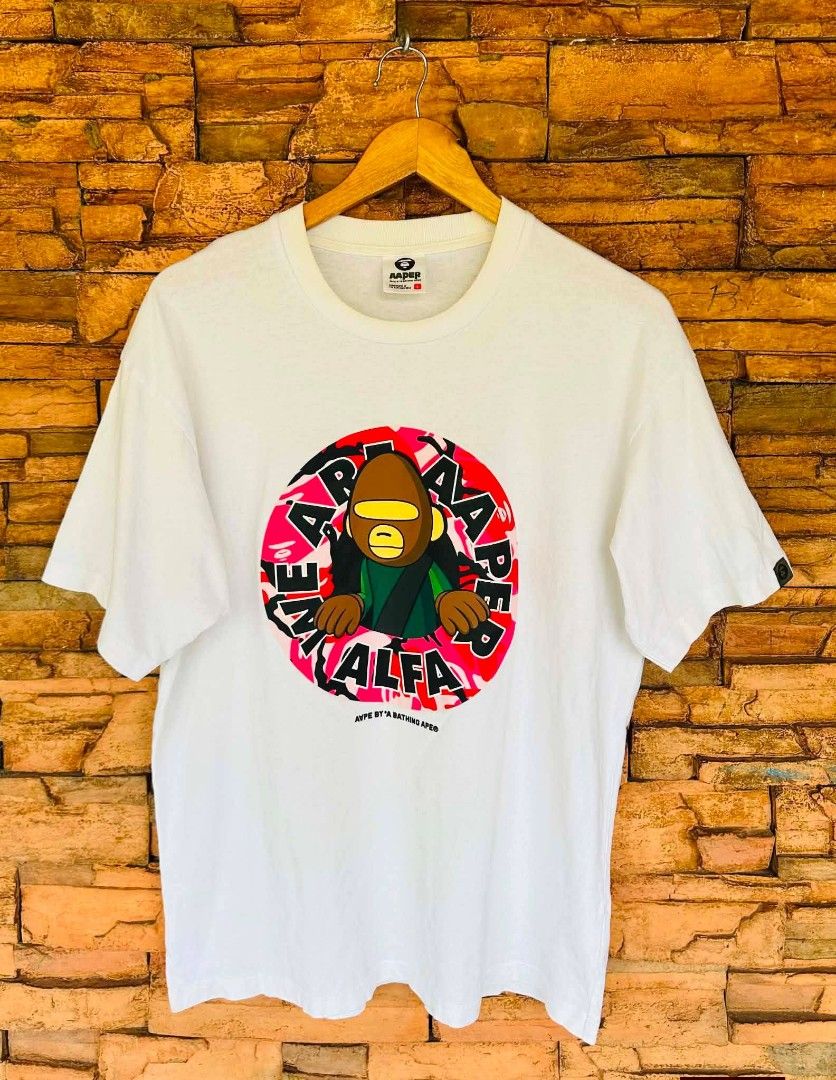 AAPE by A Bathing Ape Graphic T-Shirt Size L (Category: Tshirts & Polo Shirts ) located in Santiago. Submitted by reyibanez253969 (Listing ID 1459501708, Image 1). Description: - White AAPE t-shirt - Size: Large (L) - 22x28.5 - Front graphic featuring AAPE logo and character design - Text detail on the back - Ideal for casual wear.