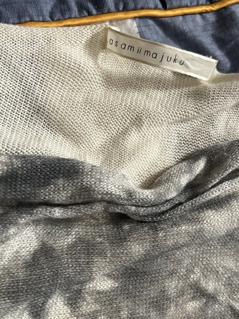 White tie dye off shoulder fit hugging top (Category: Blouses) located in Manila. Submitted by noctischarms (Listing ID 1459542119, Image 2). Description: White tie dye off shoulder fit hugging top xs-small fit-hugging top no issue.. what u see is what u get dm for ww/more pics~ 🩶.