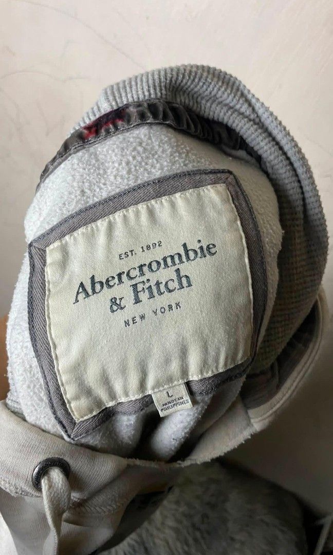 Abercrombie y2k jacket (Category: Coats, Jackets and Outerwear) located in Manila. Submitted by ukay_finds9.9 (Listing ID 1459614496, Image 3). Description: .