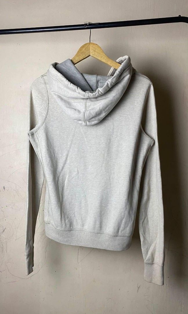 Abercrombie y2k jacket (Category: Coats, Jackets and Outerwear) located in Manila. Submitted by ukay_finds9.9 (Listing ID 1459614496, Image 2). Description: .