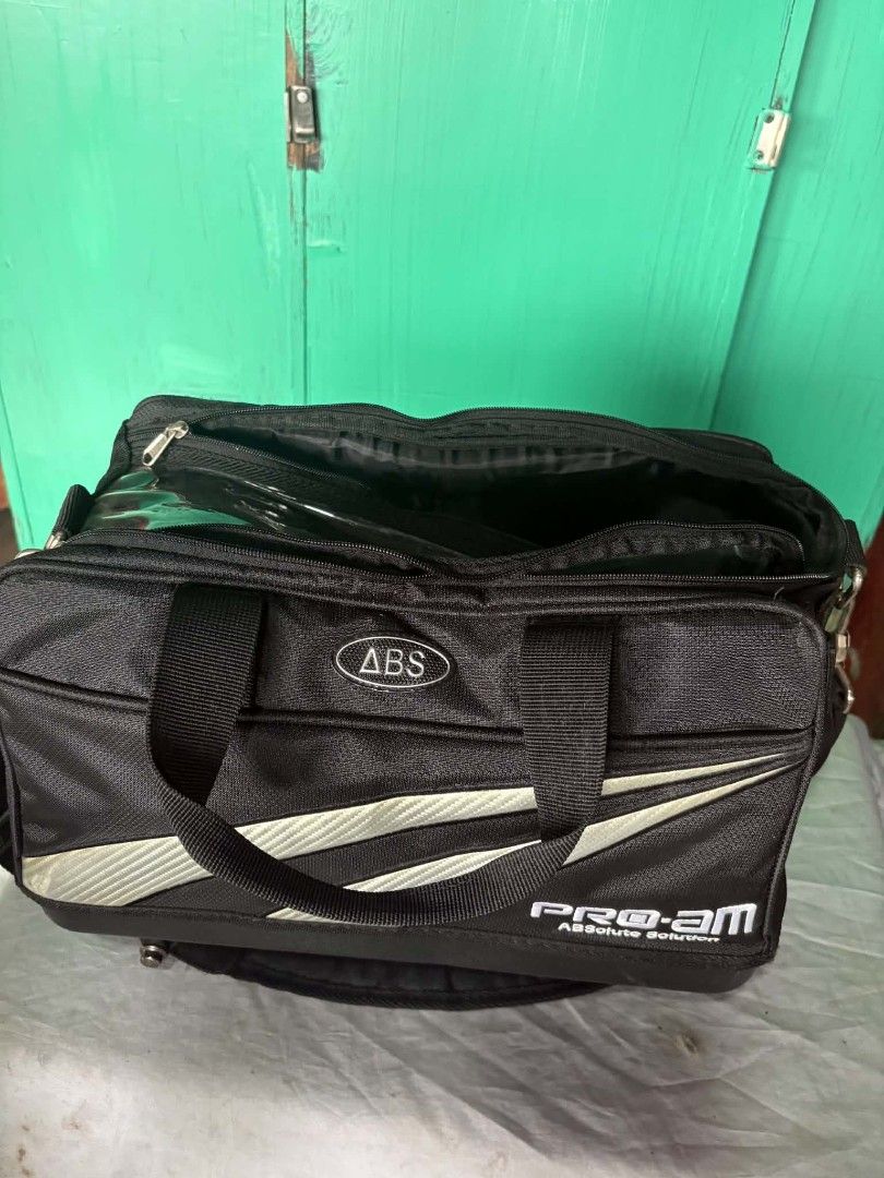 ABS Pro-Am Duffle Bag with Wheels (Category: Billiards and Bowling) located in Quezon City. Submitted by jpnvintageonline (Listing ID 1459652771, Image 3). Description: - Black PRO-AM duffle bag - Features wheels for easy transport - Top handles and detachable shoulder strap - Wide-opening main compartment - Internal clear zippered pocket - Ideal for travel or sports gear.