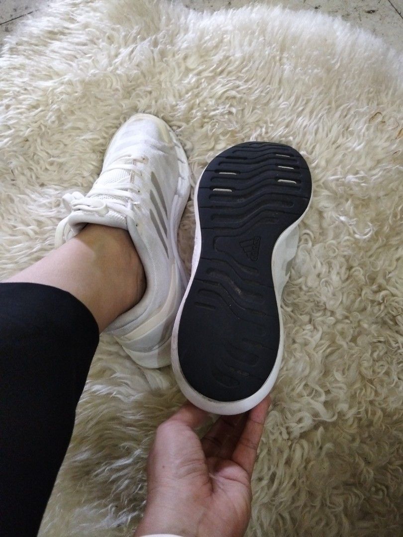 Adidas (Category: Sneakers) located in El Salvador. Submitted by francheskaukayukay (Listing ID 1459559914, Image 3). Description: .
