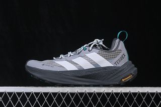 (Category: ) located in . Submitted by outlet.sneaker.shop (Listing ID 1459503131, Image 1). Description: .