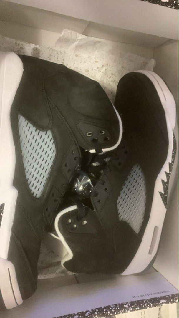 Air Jordan 5 Retro Black White (Category: Sneakers) located in Pasig City. Submitted by liamor222 (Listing ID 1459675047, Image 1). Description: - Classic Black and White Air Jordan 5s - Features iconic side mesh netting - Comes with original box and paper - A must-have for any sneaker collector.