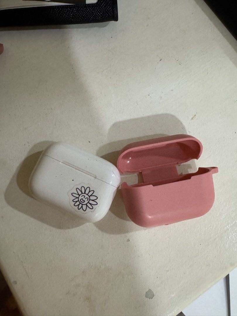 AirPods Pro (Category: Earphones) located in Quezon City. Submitted by car.caldb (Listing ID 1459654553, Image 2). Description: Free Clear Case and Pink case With box but no charger (Lightning) Not original Connects to apple devices .