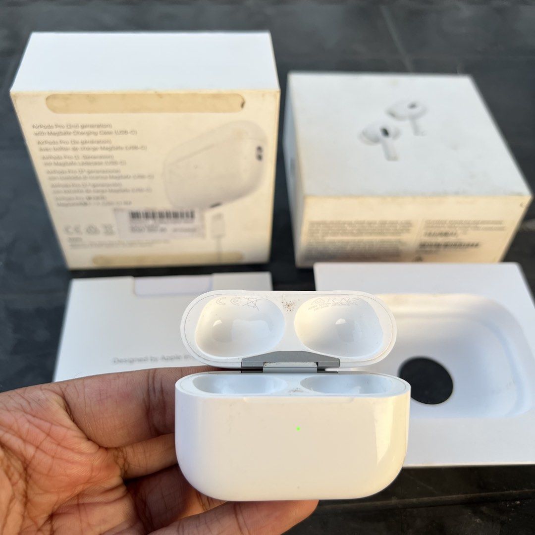 Charging Case Airpods Pro 2 USB-C (Original) (Category: Earphones) located in Cebu City. Submitted by luckyyfindss (Listing ID 1459543124, Image 3). Description: Charging Case Airpods Pro 2-C Original (USB-C) I offer replacements to those missing or lost either left, right, and charging case Airpods Pro 2 this is the best for you 💯 - Still in great condition - With original box and manuals - A2968 Model number - Battery Health is still in perfec