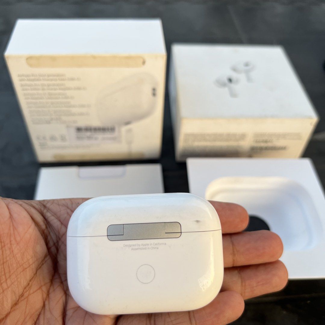 Charging Case Airpods Pro 2 USB-C (Original) (Category: Earphones) located in Cebu City. Submitted by luckyyfindss (Listing ID 1459543124, Image 2). Description: Charging Case Airpods Pro 2-C Original (USB-C) I offer replacements to those missing or lost either left, right, and charging case Airpods Pro 2 this is the best for you 💯 - Still in great condition - With original box and manuals - A2968 Model number - Battery Health is still in perfec
