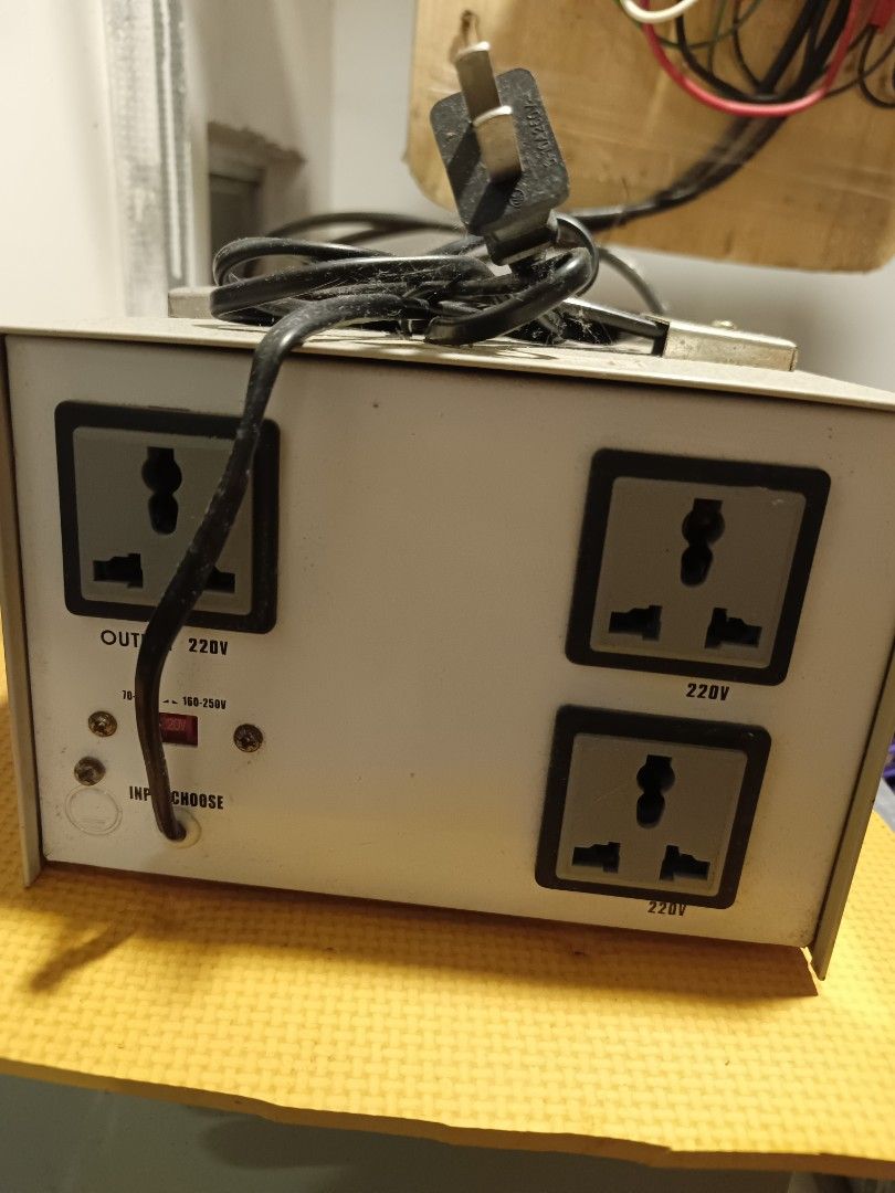 Akari AVR-SVC 500 Automatic Voltage Regulator 500VA (Category: Electrical, Adaptors & Sockets) located in San Pedro. Submitted by kanor1234 (Listing ID 1459639238, Image 2). Description: - Akari AVR-SVC 500 Automatic Voltage Regulator - 500VA total output power - Built-in voltage meter for monitoring - Includes power switch and fuse for safety - Multiple output sockets for both 110V and 220V devices - Ideal for ensuring a stable power supply for 