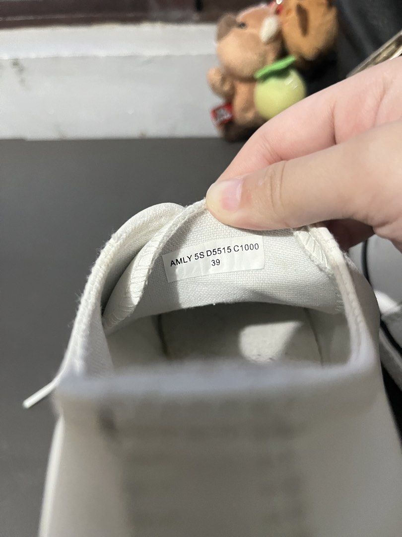 ALBERTO SNEAKERS (Category: Sneakers) located in Manila. Submitted by wisefish-cc90 (Listing ID 1459599097, Image 3). Description: ALBERTO SNEAKERS SIZE: 39 Di nagamit San Pedro Laguna Loc Can do meet up or delivery.
