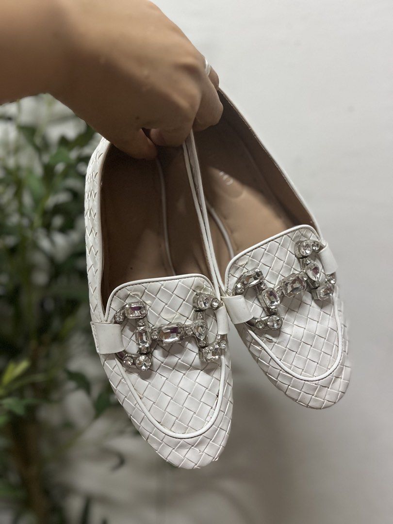 Alberto weaved flats (Category: Flats & Sandals) located in Calbayog City. Submitted by jenny.rose15 (Listing ID 1459623939, Image 1). Description: Og Alberto weaved flat shoes, lightly used. .