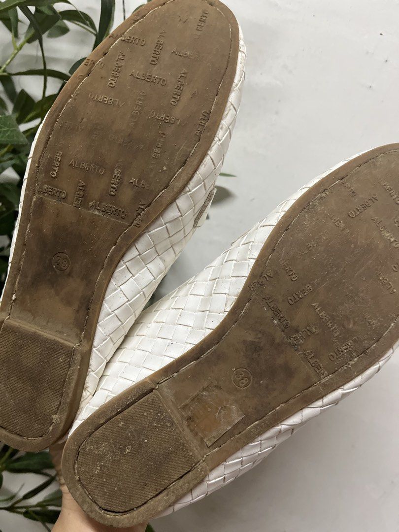 Alberto weaved flats (Category: Flats & Sandals) located in Calbayog City. Submitted by jenny.rose15 (Listing ID 1459623939, Image 3). Description: Og Alberto weaved flat shoes, lightly used. .