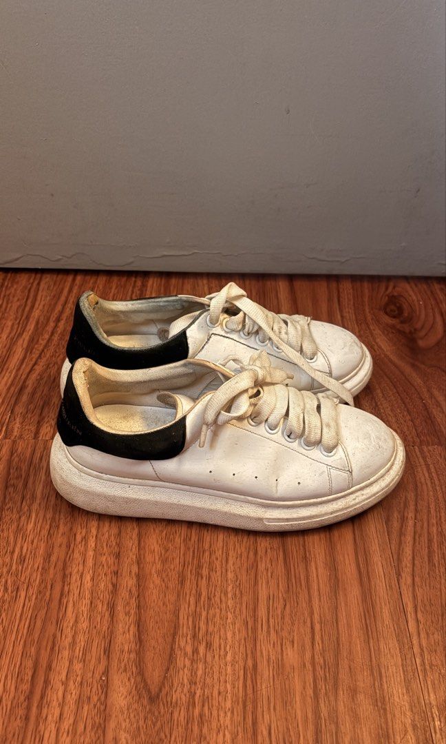 Alexander Mcqueen Preloved Shoes (Category: Shoe inserts) located in Tagaytay City. Submitted by lilyzobel (Listing ID 1459492658, Image 1). Description: Just needs cleaning :) .