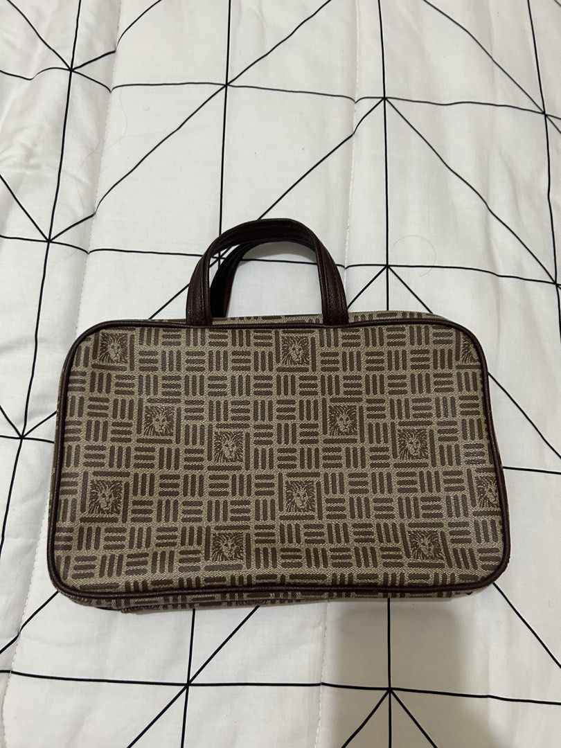 Anne Klien make up bag (Category: Purses & Pouches) located in Manila. Submitted by donnadumaguin (Listing ID 1459624750, Image 2). Description: .