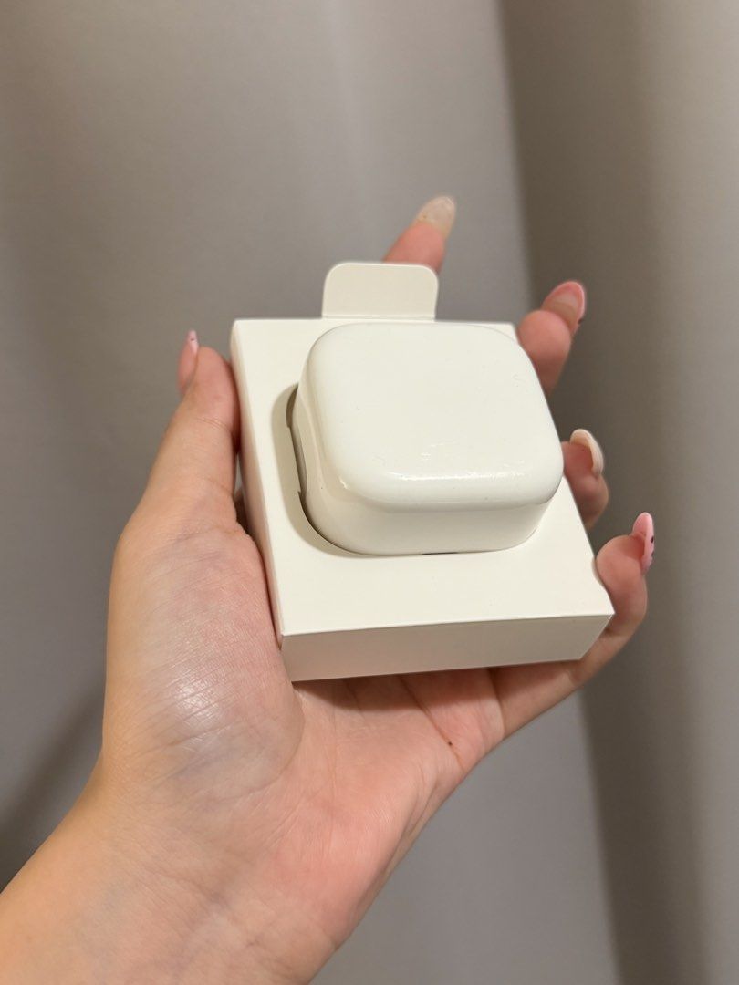 APPLE 40W DYNAMIC POWER ADAPTER (Category: Chargers & Cables) located in Bacoor. Submitted by nd.clothing (Listing ID 1459515461, Image 3). Description: Original from Hongkong.
