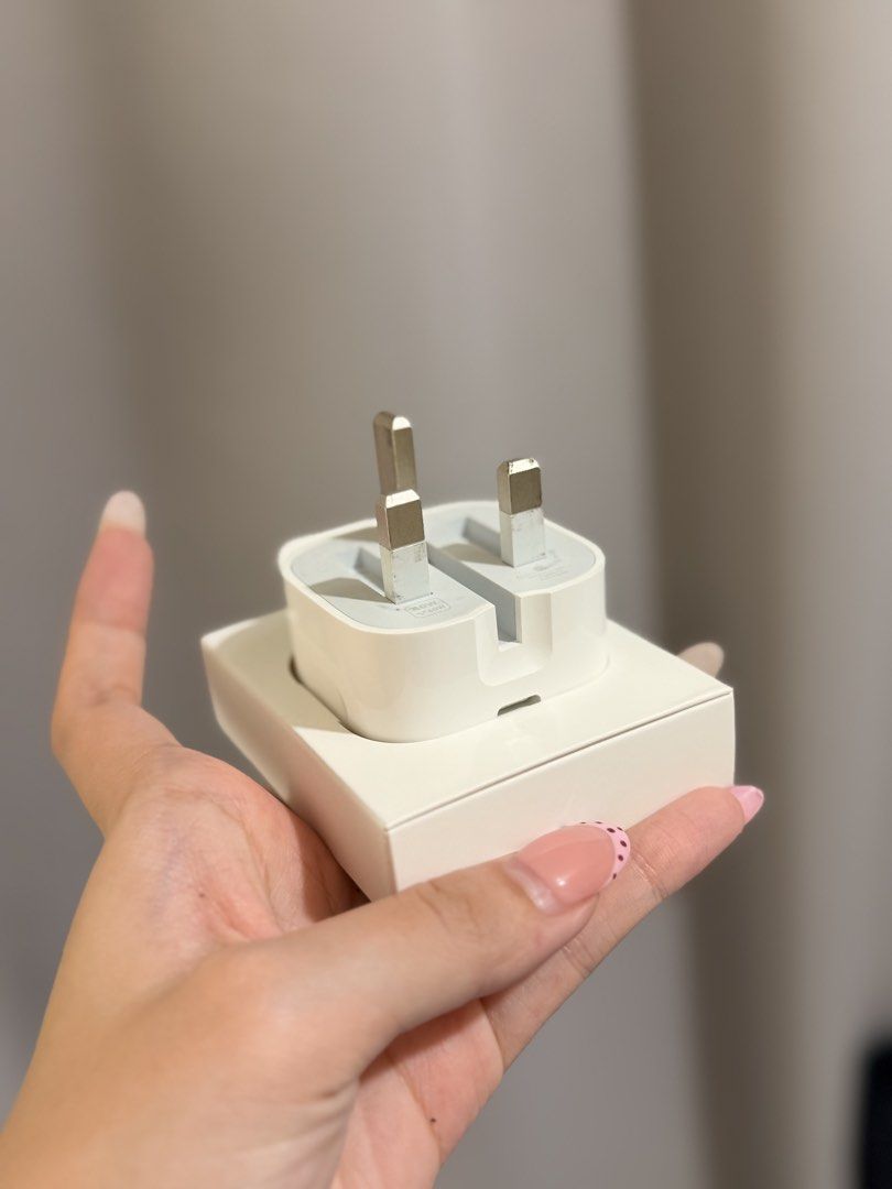 APPLE 40W DYNAMIC POWER ADAPTER (Category: Chargers & Cables) located in Bacoor. Submitted by nd.clothing (Listing ID 1459515461, Image 2). Description: Original from Hongkong.