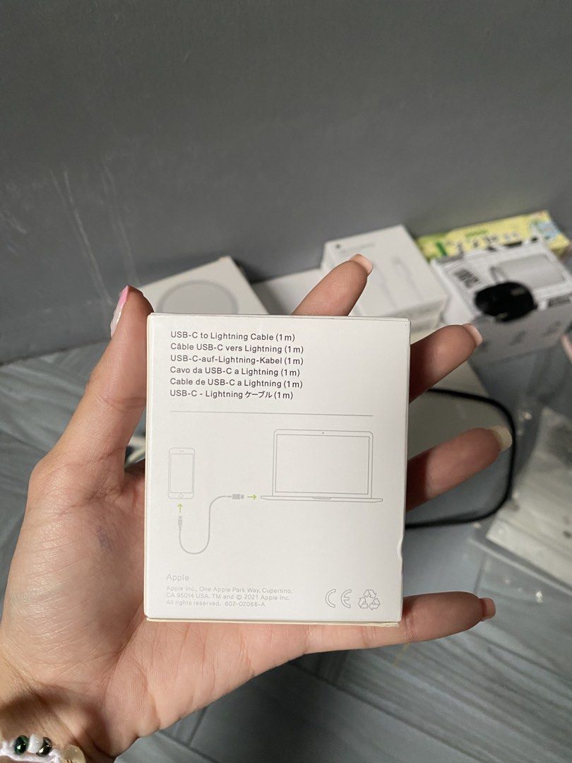 APPLE CABLE (Category: Chargers & Cables) located in Manila. Submitted by pc.thrift (Listing ID 1459529718, Image 2). Description: Apple USB-C to Lightning Cable (1m) Check details.