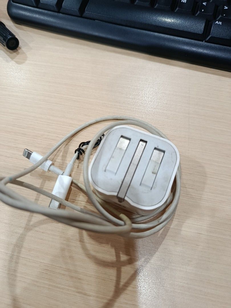 Apple lightning to USB Cable (Category: Chargers) located in Manila. Submitted by ajinxx1122 (Listing ID 1459504638, Image 2). Description: Apple lightning to USB Cable Iphone charger from UAE.