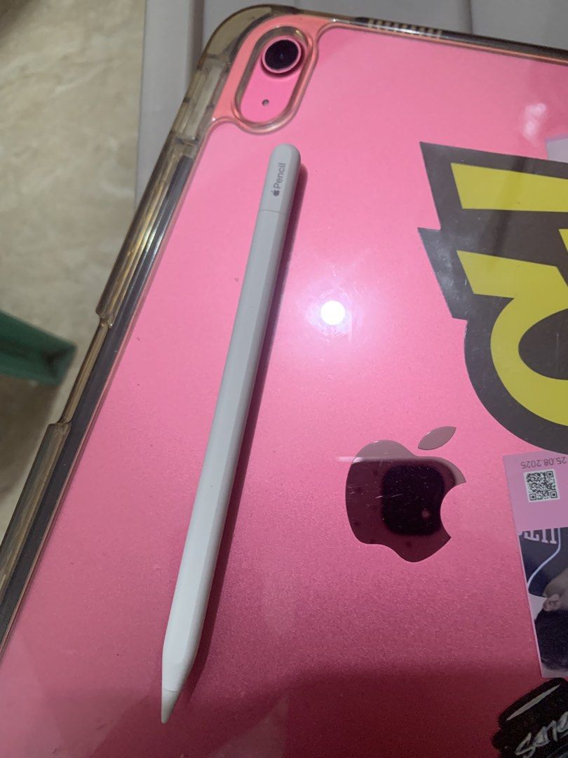 Apple Pencil USB - C (Category: iPad) located in Manila. Submitted by meyang_ (Listing ID 1459564866, Image 1). Description: USED 2x i swear 😭 bought it with my ipad with receipt no box i throw it away 😂 RFS: i don’t need na .