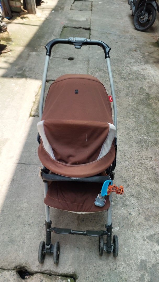 Aprica Baby Stroller - Brown (Category: Strollers) located in Quezon City. Submitted by kimlynandaya (Listing ID 1459547318, Image 3). Description: original preloved aprica stroller.