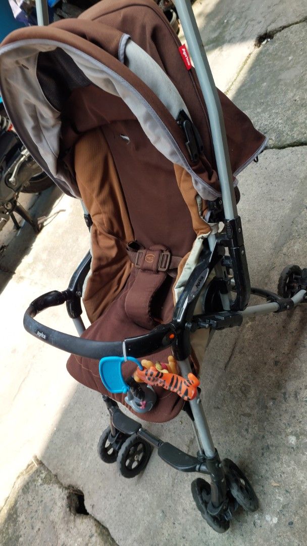 Aprica Baby Stroller - Brown (Category: Strollers) located in Quezon City. Submitted by kimlynandaya (Listing ID 1459547318, Image 2). Description: original preloved aprica stroller.