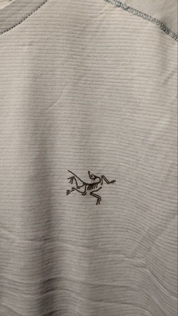 Arc'teryx Men's T-shirt M Light Blue (Category: Tshirts & Polo Shirts ) located in Batangas. Submitted by cjayf (Listing ID 1459628741, Image 3). Description: - Brand: Arc'teryx - Type: Men's T-shirt - Size: Medium (M) - Color: Light Blue - Material: 100% Polyester - Origin: Made in Sri Lanka - Feature: Fair Trade Certified factory - Technology: Silver nitrate for odor control - Best Use: Active wear, sports, training.