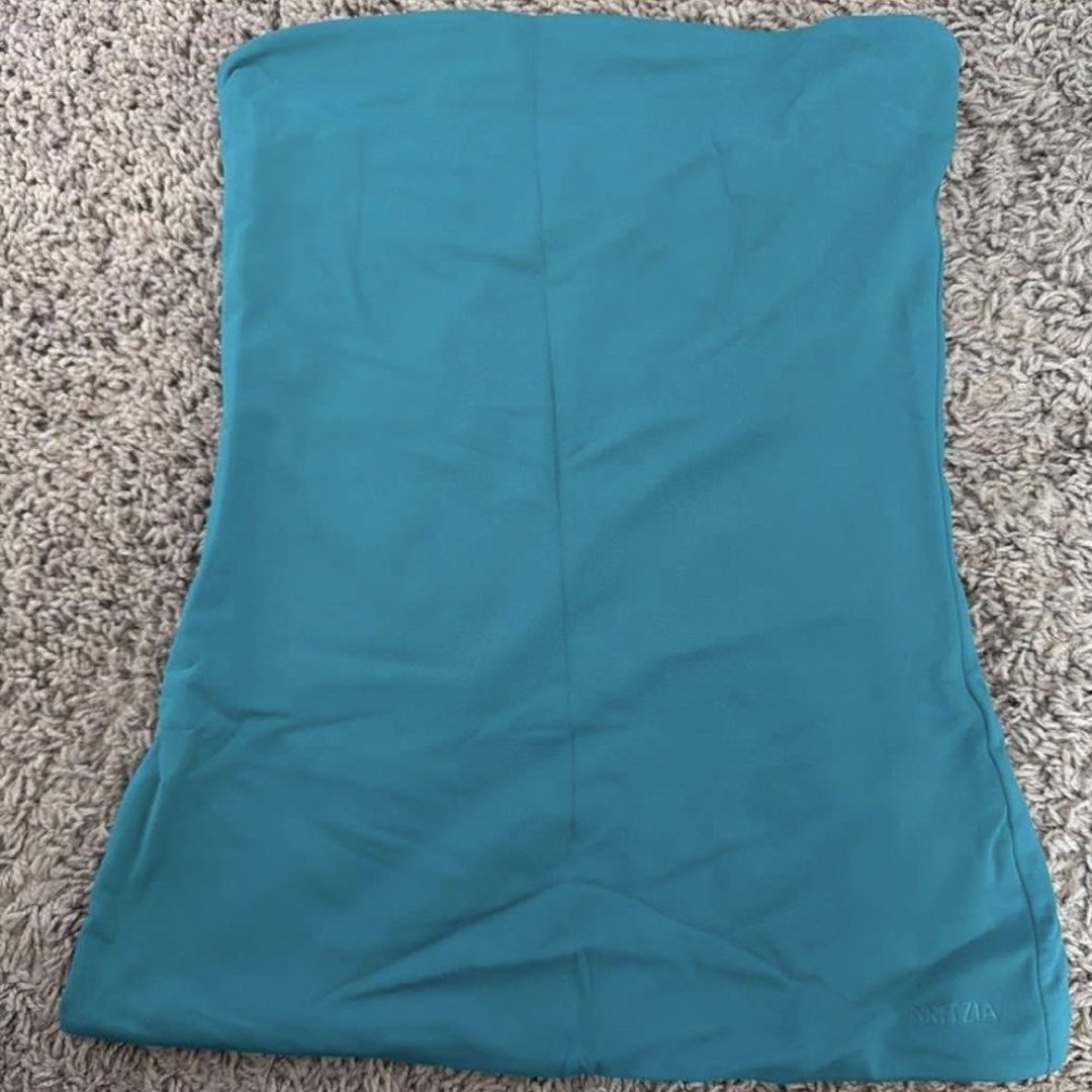 aritzia contour tube top (teal) (Category: Sleeveless) located in Makati City. Submitted by lastgirlonearthx (Listing ID 1459621816, Image 2). Description: 💌 brand new & guaranteed authentic 💌 item may come with or without tags 💌 available size: m 💌 limited stocks only, once sold out, no restocks!.