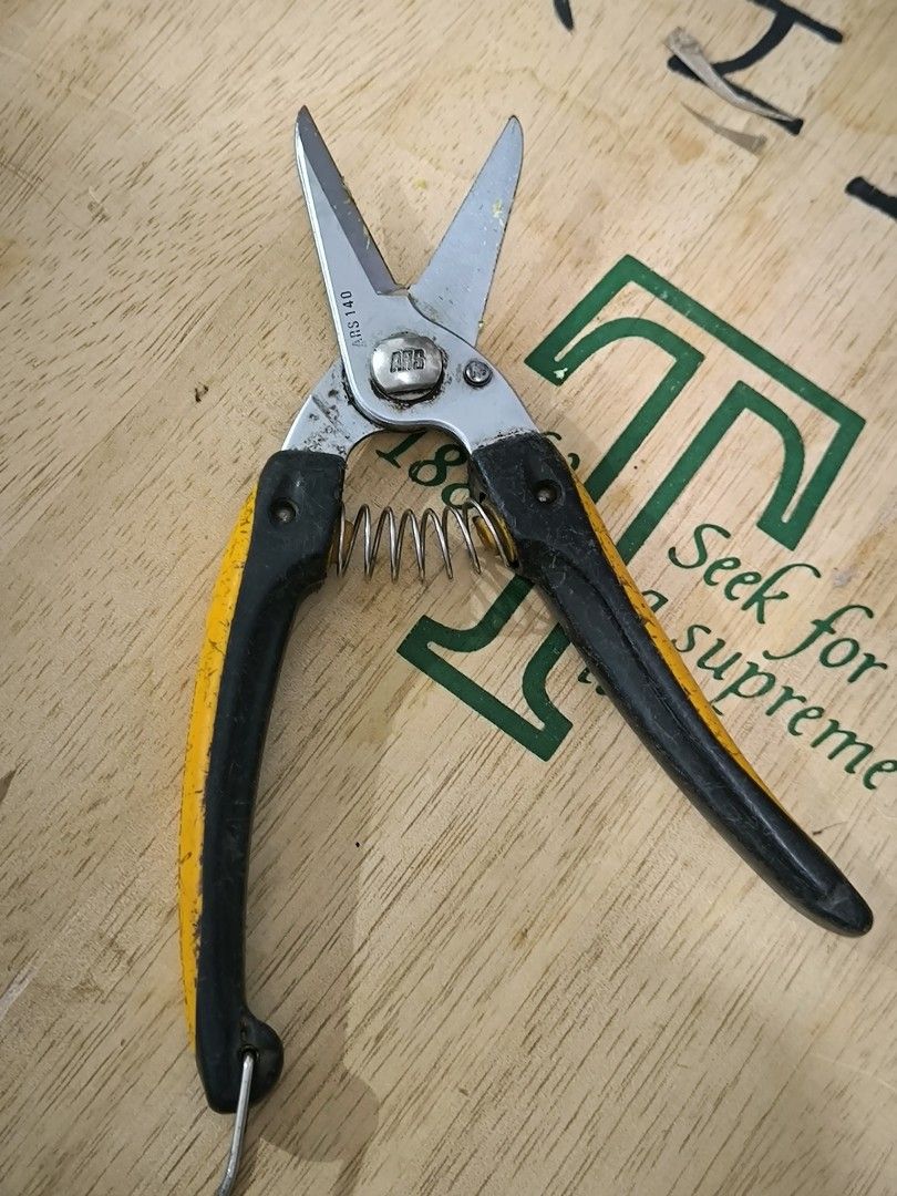 ARS PRO Cutting Tools Shears ARS 140 made in Japan (Category: Other Kitchenware & Tableware) located in Angeles City. Submitted by yellowbrickstore (Listing ID 1459656305, Image 3). Description: For sale: Genuine ARS 140 Heavy Duty Pruning & Utility Shears made in Japan. Built with high-carbon Japanese steel blades for clean, razor-sharp cutting. Ideal for heavy-duty pruning, gardening, crafting, rubber, leather, or general workshop cutting tasks