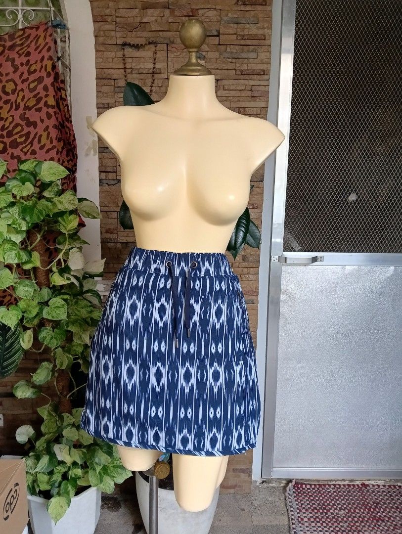 Athleta Athletic Skirt Short (Category: Activewear) located in Rizal. Submitted by timeless_shop (Listing ID 1459520661, Image 3). Description: 💙 ATHLETA Activewear Mini Skirt Short Ang ganda ng print pang pickleball din 📏 SIZE & FIT: - Brand: ATHLETA Original - Size Medium - Laid: Length 15" - Width 16" inches - Fit to Waistline: 29-31 - Color: Navy Blue, Super ganda! 🏷️ Details: - Drawstring waist - Adjustable fit! - Two zippered pockets - S