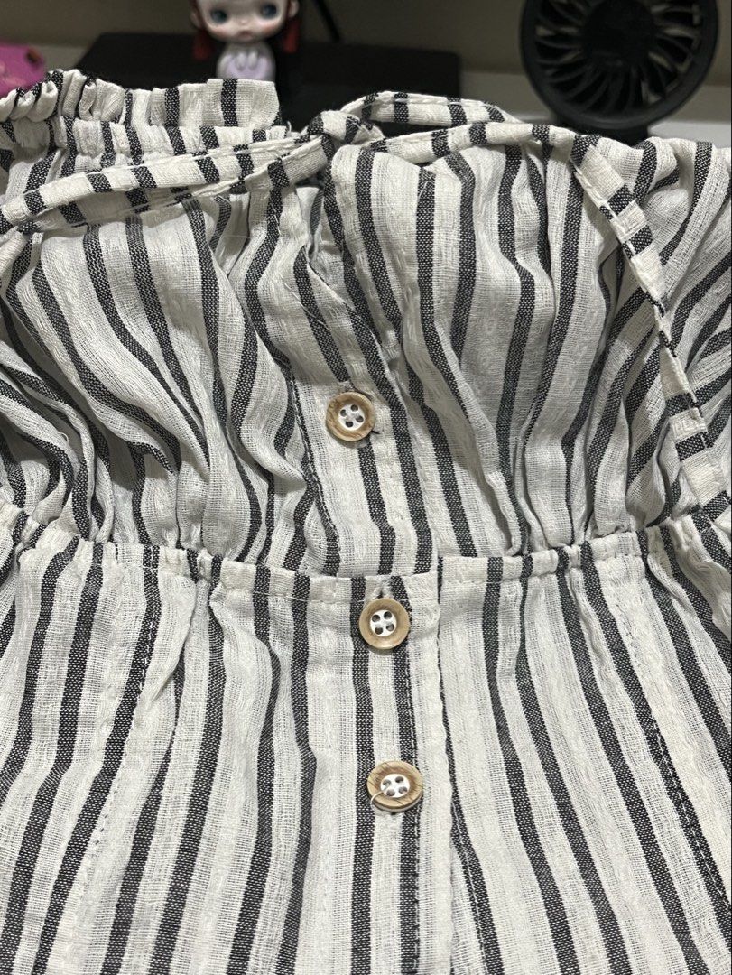 Augety Stripes Top (Category: Others Tops) located in Quezon City. Submitted by declutter_chi (Listing ID 1459677065, Image 2). Description: Augety Stripes Top - worn once - rlly good quality and can be worn as an off shoulder or not - size s but it fits me nicely as an xs shipping: lalamove or flash express payment: gcash or paymaya feel free to reach out for more inquiries!.
