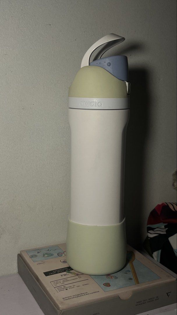 AUTHENTIC Owala FreeSip 24oz Iced Breeze (Category: Beverages) located in Taguig. Submitted by cccsophia (Listing ID 1459635290, Image 1). Description: Iced Breeze Owala FreeSip 24oz 🎄 Used; With imperfections (see pic), hence the price 🎄 Free mint green boot & metal straw 🎄 Major dent not visible with boot 🎄Missing silicon part at the top (Replaceable) 🎄 MOD: SDD.